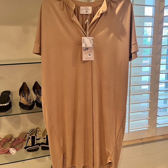 SOUTHCOTT Dresses & Skirts - Southcott Tan Short Sleeve Dress
